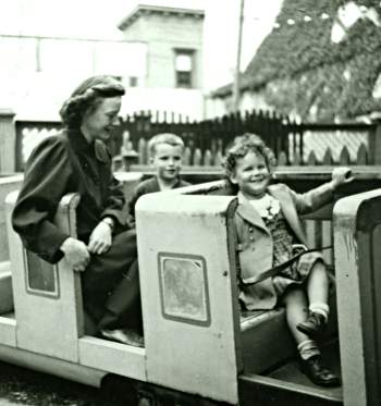 Rachel Loden (front car) with her mother and brother, photo by Howard J. Edelson