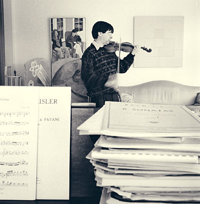 David Shapiro with violin, photo by Laurie Lambrecht