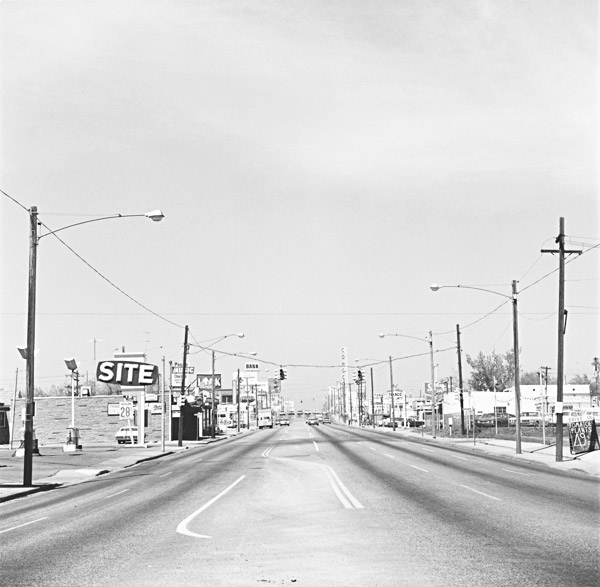 Robert Adams photo: Alameda Avenue, Denver, 1970, courtesy Fraenkel Gallery, San Francisco, © Robert Adams and the Fraenkel Gallery