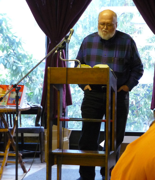 Ron Silliman at Robins bookstore Philadelphia, 19 October 2008, photo Pam Brown.jpg